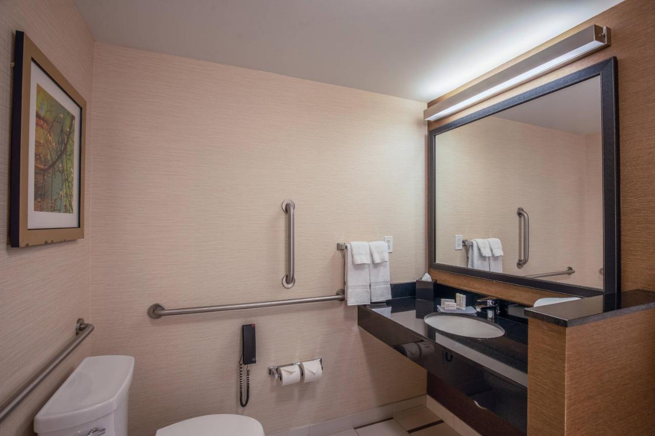 Fairfield Inn And Suites Chicago Downtown-River North Экстерьер фото